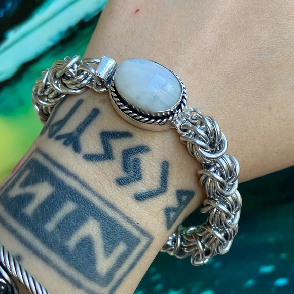 Maille white moonstone bracelet . Silver handcrafted links genuine gemstone - Picture 3 of 15